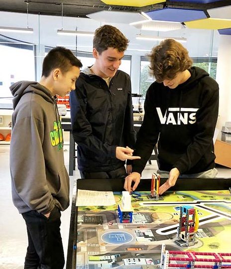 Juniors Trieu Tran, Chase Mack and Owen O’Dell build Lego robots in the robotics facility at Colegio Sagrado Corazon. Participants of the immersion trip met students and toured the campus during their visit to Convent & Stuart Hall’s sister school in Mexico City.