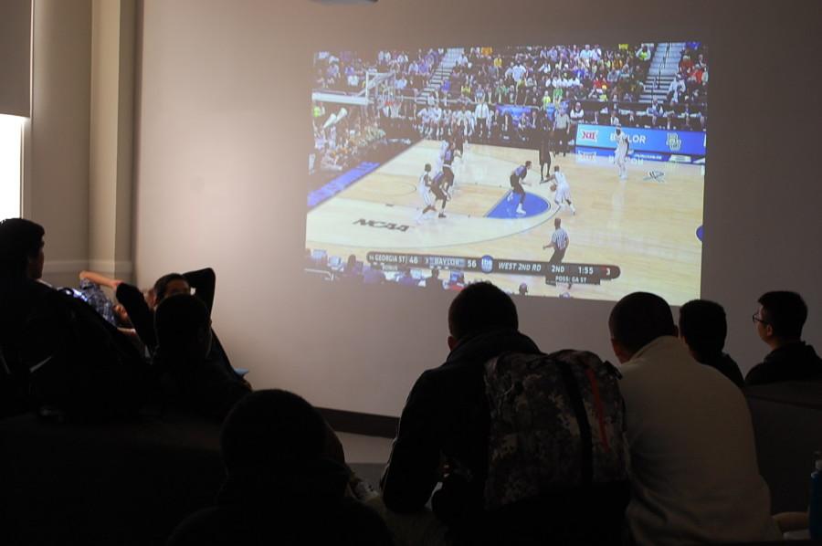 Students watch March Madness in the Learning Commons during a study period.