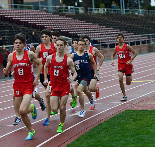 Eli Horowitz ’17 gets boxed in during a BCL West track meet last year. Horowitz looks to build on his strong
cross country season in which he won nine races and finished in the top 10 at NCS and the state championship.
