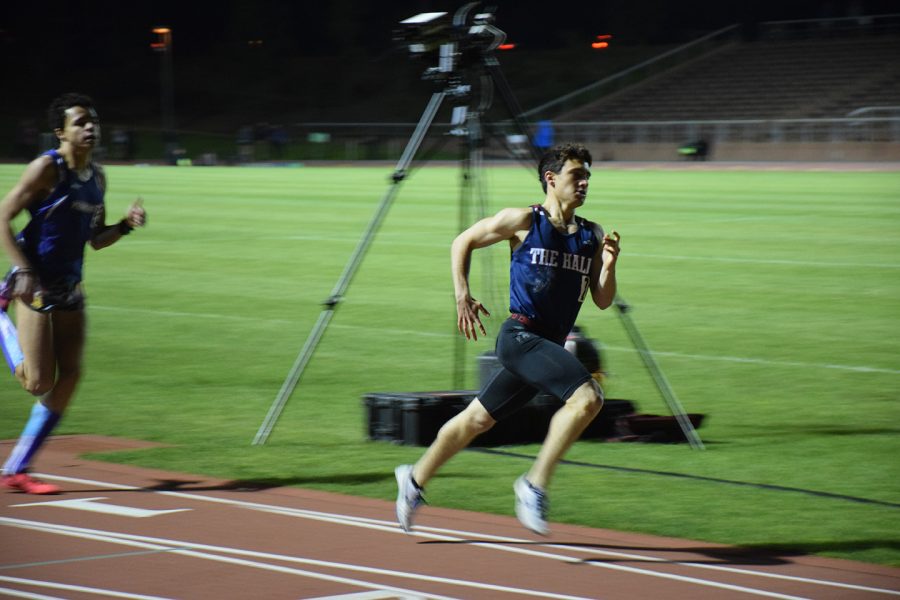 Elijah Horowitz ’17 leads the pack during an event at the Sunset Invitational. Horowitz, a leader on the track and field team, has competed in events across California this year.